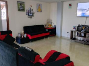 Casa de 9 habitaciones, Quito · Casa con 9 Recámaras en Venta en Chillogallo, 200 m² Terreno