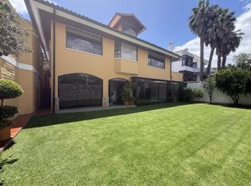Casa · 568m² · 4 Habitaciones · 4 Estacionamientos · Casa Venta Santa Lucia Cumbaya