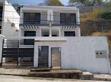Casa en Venta de 6 habitaciones Las Cumbres · Casa Dúplex en Venta en Ceibos Norte. 320 m de Construcción.
