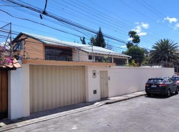 Casa de 6 habitaciones, Quito · Casa Independiente de Venta en La Isla Marchena, San Rafael