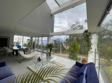 Casa de 4 habitaciones, Quito · En Arriendo Hermosa Casa Moderna de 4 Dorm. en Urb. Privada Campo Alegre