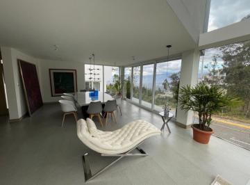 Casa de 4 habitaciones, Quito · En Arriendo Hermosa Casa Moderna de 4 Dorm. en Urb. Privada Campo Alegre