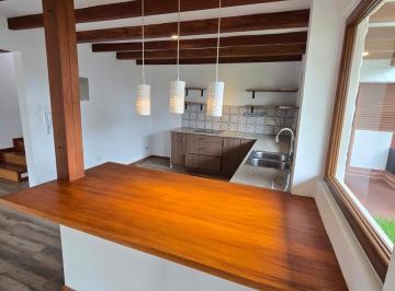 Casa · 170m² · 2 Habitaciones · 2 Estacionamientos · Casa en Venta