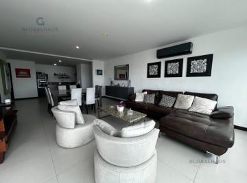 Departamento · 136m² · 3 Habitaciones · Alquiler de Departamento Frente Al Mar Al Sur Manta con 3 Hab. con Baño - 2 Parqueos Subterráneos. A. G
