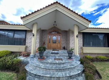 Casa de 4 habitaciones, Quito · Casa de Lujo en Venta – Urbanización San José del Valle | Conocoto