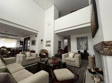 Casa · 498m² · 4 Habitaciones · 4 Estacionamientos · Casa de Venta en Exclusiva Urbanización de Cumbaya, Diseño de Londoño.