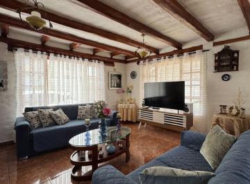 Casa de 4 habitaciones, Quito · Casa San Rafael con Suite | 500 m² Terreno | Estilo Mixto Único | San Gabriel