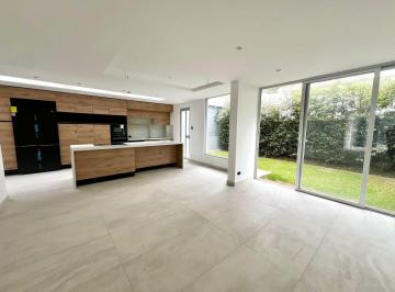 Casa · 173m² · 3 Habitaciones · 2 Estacionamientos · Mv - Sector Pacho Salas - Tumbaco, en Venta Casa 3d 173 m² en Conjunto Privado