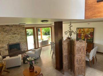 Casa de 3 habitaciones, Quito · Jardines del Este 2 Cumbaya Casa de Venta