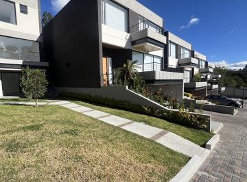 Casa · 304m² · 3 Habitaciones · 4 Estacionamientos · Casa de Renta por Estrenar en La Viña Dentro de Conjunto, Moderna, Segura (Cr)