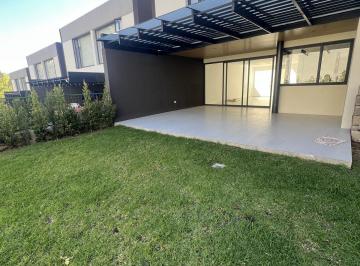 Casa · 304m² · 3 Habitaciones · 4 Estacionamientos · Casa de Renta por Estrenar en La Viña Dentro de Conjunto, Moderna, Segura (Cr)