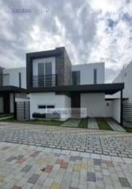 Casa · 145m² · 4 Habitaciones · 1 Estacionamiento · Casa en Urbanización Privada Al Sur de Manta Asantos