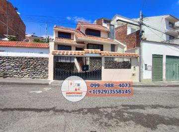 Casa de 5 habitaciones, Cuenca · Casa de Venta en Zona Residencial Sector Totoracocha Mercado 12 de Abril