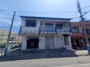 Casa · 374m² · 3 Habitaciones · Vendo Casa Rentera con 2 Locales Los Esteros Frente a U. Agraria y Riocentro Sur