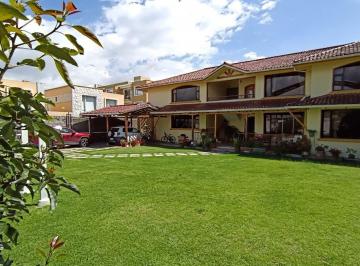 Departamento de 5 habitaciones, Quito · Casa de Venta de 500 m² con 5 Habitaciones en Cumbayá