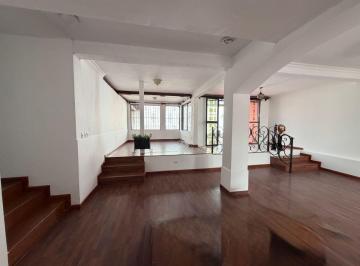 Casa de 3 habitaciones, Quito · Casa con Jardin en Urb Campo Alegre de 3d