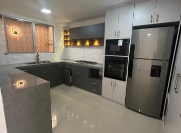 Casa de 3 habitaciones, Guayaquil · Mucho Lote 2 Venta de Casa Remodelada de Oportunidad