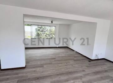 Casa · 186m² · 4 Habitaciones · 2 Estacionamientos · En Venta Linda Casa de 3 Pisos