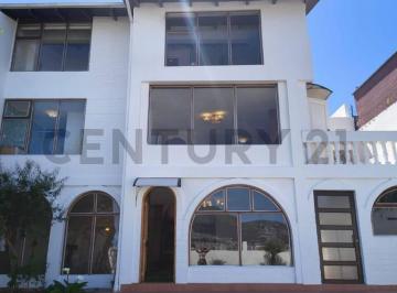 Casa · 262m² · 3 Habitaciones · 2 Estacionamientos · Casa en Venta El Batan