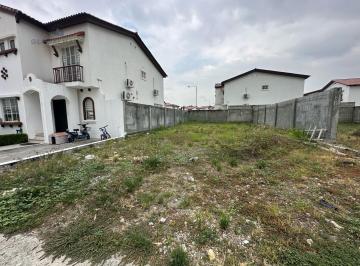 Terreno / Lote · 221m² · 2 Estacionamientos · Terreno en Venta - Vía a La Costa en Urb. Terranostra. V. B