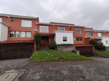 Casa de 4 habitaciones, Quito · Rento Casa en Urb. Campoalegre - 4 Dorm. - 385 m²