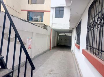 Casa · 484m² · 13 Habitaciones · 3 Estacionamientos · Vendo Casa Rentera en Cotocollao, Cdla. La Delicia