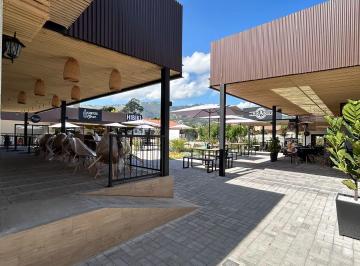 Local comercial · 63m² · 2 Habitaciones · 8 Estacionamientos · Renta Local Comercial Tumbaco