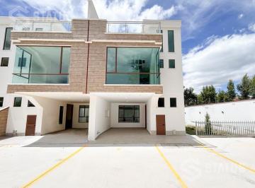 Casa · 167m² · 4 Habitaciones · 3 Estacionamientos · Venta de Casa Sector Capelo, Cerca de La Bocatoma