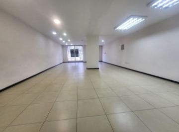 Local comercial , Quito · Arriendo Local 70 m Eloy Alfaro a Nivel del Estadio 3 Parqueaderos Excelente Exposición