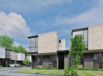 Casa · 132ha · 3 Habitaciones · 2 Estacionamientos · Casa con Dormitorio en Planta Baja de Venta en Cumbayá Lumbisí