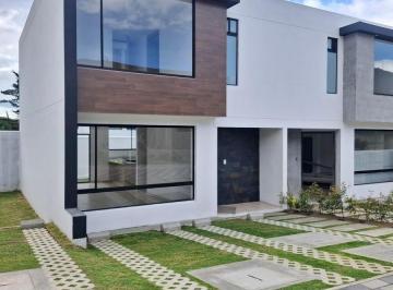 Casa · 101ha · 3 Habitaciones · 2 Estacionamientos · Venta Casa 3 Dorm. - 2 Parqueaderos en Pomasqui
