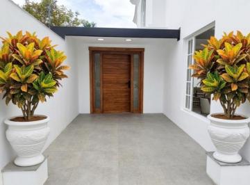 Casa en Alquiler Cumbayá · Casa Dentro de Urbanización Santa Lucía