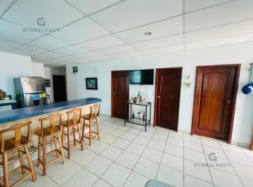 Casa · 270m² · 4 Habitaciones · 3 Estacionamientos · Venta de Casa en Salinas con 4 Habitaciones a 5 Minutos del Mar. J. V