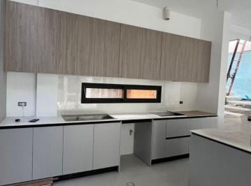 Casa de 3 habitaciones, Quito · Rento Casa a Estrenar en Cumbaya