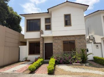Casa de 3 habitaciones, Guayaquil · Venta Casa Urb. Costa Real, Km²2 Vía a La Costa