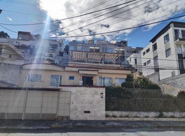 Casa · 210m² · 3 Habitaciones · 2 Estacionamientos · Casa Indpendiente con Amplio Jardín Sector La Armenia