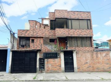 Casa · 719m² · 17 Habitaciones · 6 Estacionamientos · Cdla Chimborazo Sur de Quito Vende Casa 6 Departamentos 6 Parqueaderos