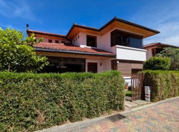 Casa de 3 habitaciones, Quito · Linda Casa de Renta o Venta de Cumbaya, Seguridad Presencial.