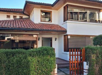 Casa de 3 habitaciones, Quito · Linda Casa de Renta o Venta de Cumbaya, Seguridad Presencial.