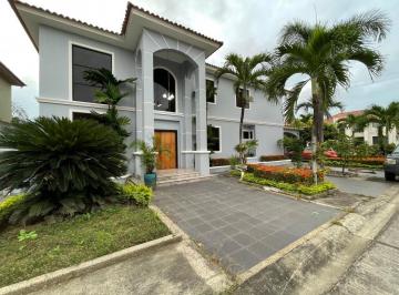 Casa de 5 habitaciones, Guayaquil · Casa con 5 Dorm. en Venta en Urb. Estancias del Río en Samborondón, 500 m² Terreno