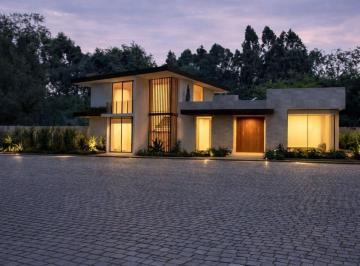 Casa de 3 habitaciones, Quito · Casa Moderna en Venta en Puembo | Piscina y Exclusivo Conjunto Privado