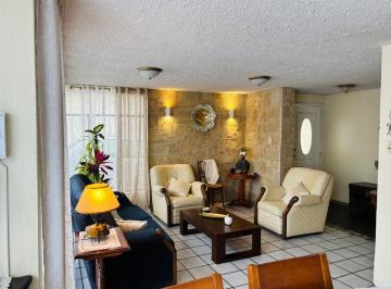 Casa de 6 habitaciones, Quito · Vendo Casa de 408 m² con 2 Departamentos Independientes, Cada Uno de 3 Dorm.