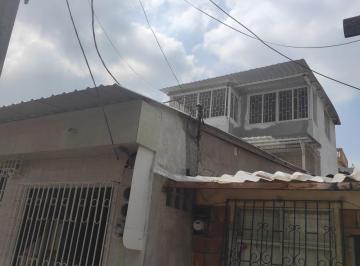 Casa de 7 habitaciones, Guayaquil · Oportunidad. Casa Rentera en Venta en Sauces 8. con Facilidad de Pago.