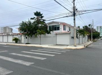Casa de 11 habitaciones, Salinas · Vendo de Oportunidad Propiedad Esquinera Multifamiliar con 4 Departamentos de Lujo en Chipipe Salina