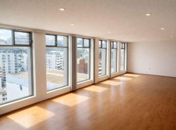 Departamento de 4 habitaciones, Quito · Departamento de Arriendo - 300 m con un Vista 360°