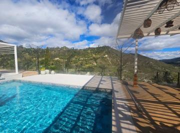 Casa de 4 habitaciones, Cuenca · Vendo o Rento Espectacular Casa con Jardin de 1 Planta en Paccha - Colegio Aleman