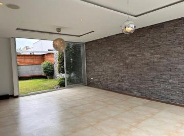 Casa de 3 habitaciones, Quito · Casa en Venta / Renta Dentro de Urbanización Sector Vía Intervall Cerca a El Club El Nacional