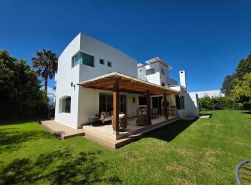 Casa de 3 habitaciones, Quito · Linda Casa de Venta en Nayon Urbanización