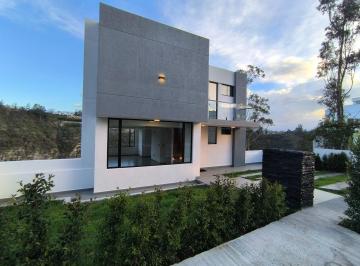 Casa de 3 habitaciones, Quito · Casa Independiente con Acabados de Lujo