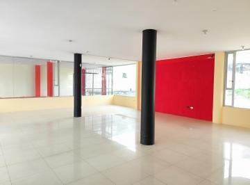 Local comercial · 130m² · 10 Estacionamientos · Rento Local Primer Piso Sobre Av 6 de Diciembre, La Kennedy